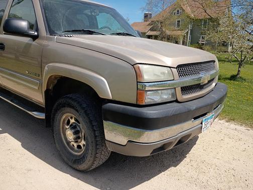 Beige 2004 Chevrolet Silverado 2500 LS H/D Extended Cab