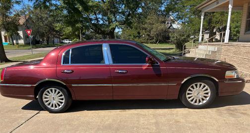 2003 Lincoln Town Car Signature