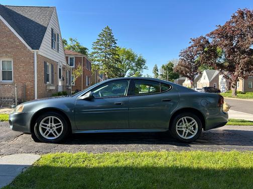 Gray 2006 Pontiac Grand Prix GT