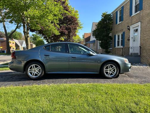 Gray 2006 Pontiac Grand Prix GT