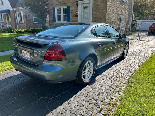 Gray 2006 Pontiac Grand Prix GT