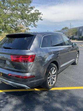 Gray 2019 Audi Q7 55 SE Premium