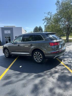 Gray 2019 Audi Q7 55 SE Premium