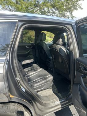 Gray 2019 Audi Q7 55 SE Premium