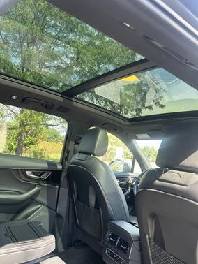 Gray 2019 Audi Q7 55 SE Premium