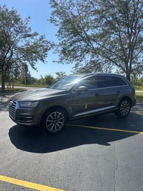 Gray 2019 Audi Q7 55 SE Premium