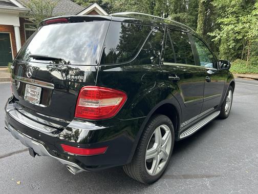 Black 2010 Mercedes-Benz M-Class ML 550