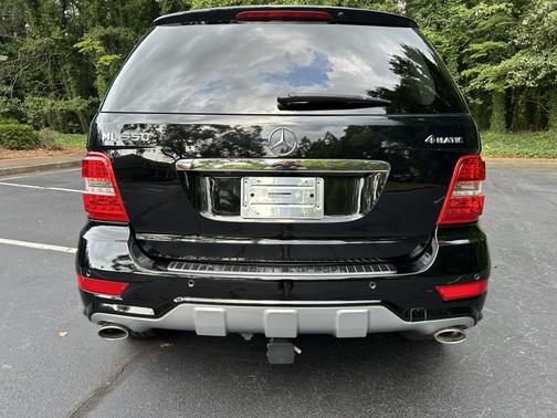 Black 2010 Mercedes-Benz M-Class ML 550