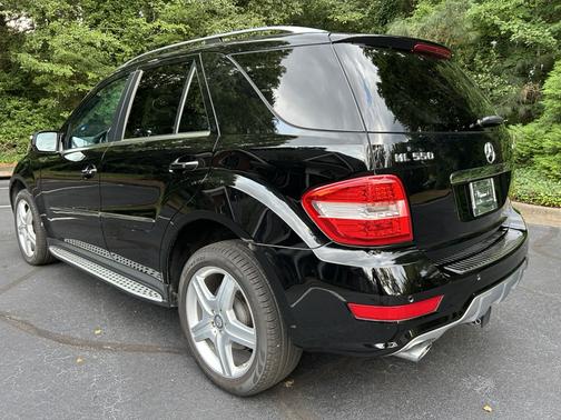 Black 2010 Mercedes-Benz M-Class ML 550