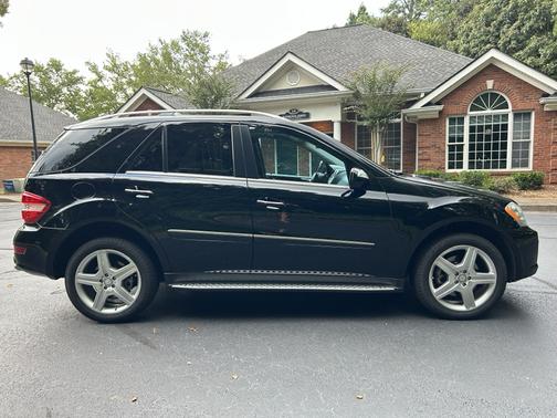 Black 2010 Mercedes-Benz M-Class ML 550