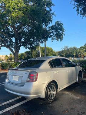 Gray 2012 Nissan Sentra 2.0 SR