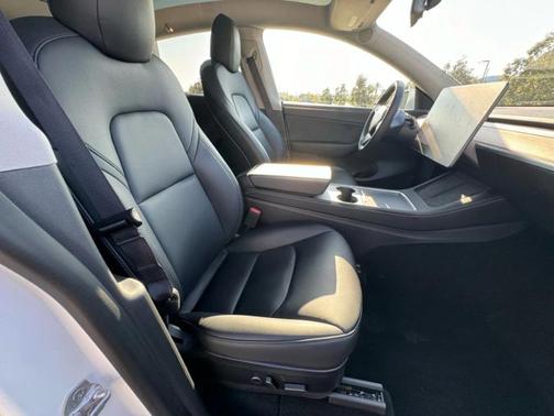 White 2023 Tesla Model Y AWD
