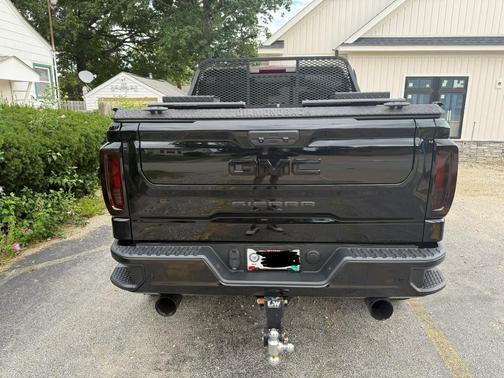 Black 2022 GMC Sierra 1500 SLT