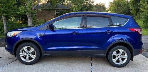 Blue 2013 Ford Escape SE