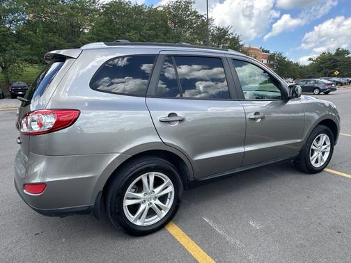 2011 Hyundai SANTA FE SE