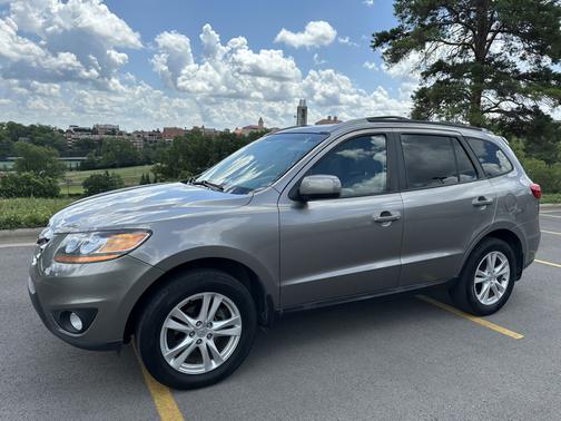 2011 Hyundai SANTA FE SE