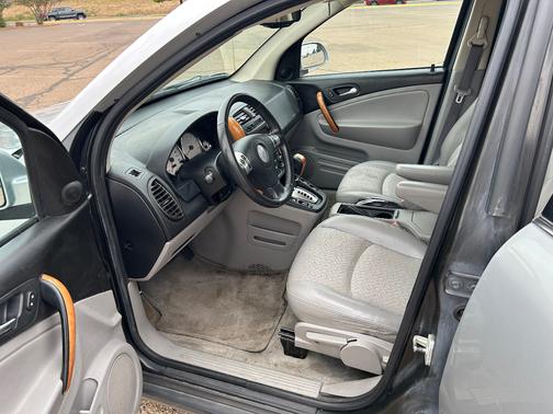 Silver 2006 Saturn Vue Base