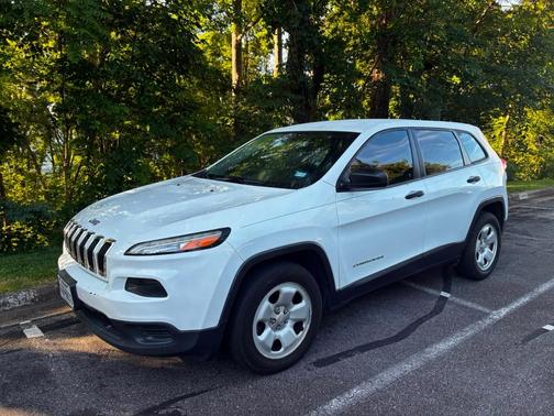 White 2015 Jeep Cherokee Sport
