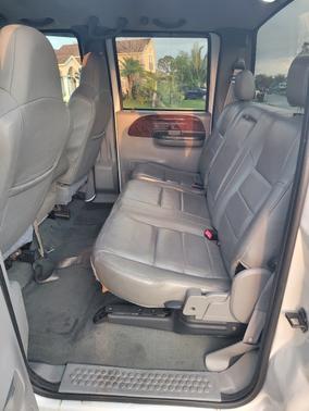 White 2004 Ford F-350 Lariat Crew Cab Super Duty