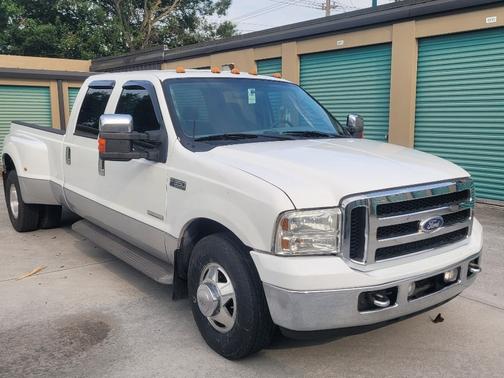 White 2004 Ford F-350 Lariat Crew Cab Super Duty