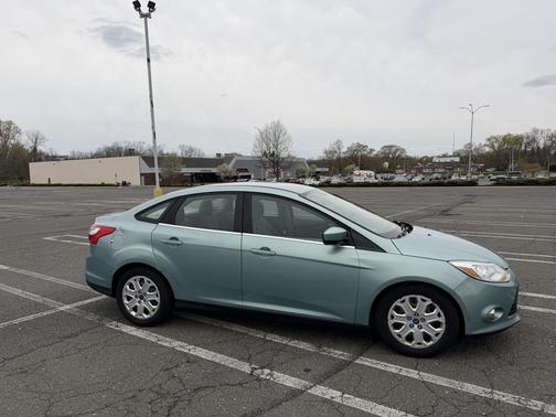 Green 2012 Ford Focus SE