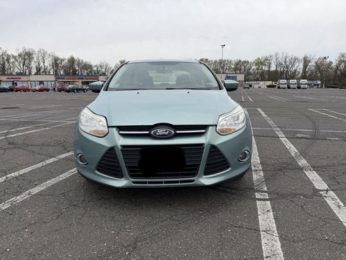 Green 2012 Ford Focus SE