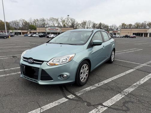 Green 2012 Ford Focus SE