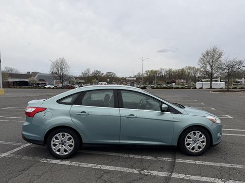 Green 2012 Ford Focus SE