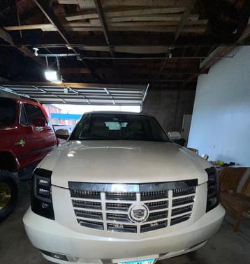 Beige 2009 Cadillac Escalade Base