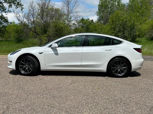 White 2019 Tesla Model 3 Standard Range Plus