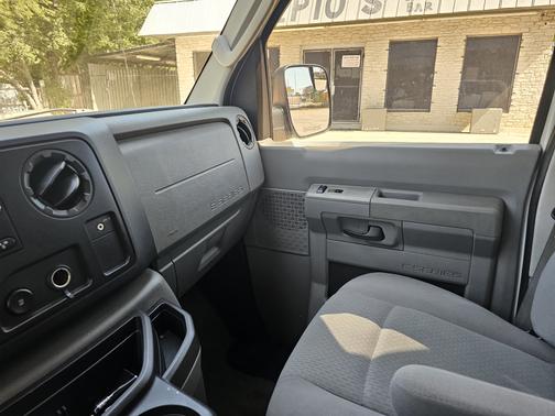 2010 Ford E350 Super Duty XLT