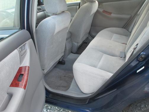 2004 Toyota Corolla LE
