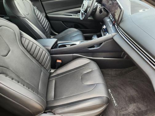 Black 2023 Hyundai ELANTRA Limited