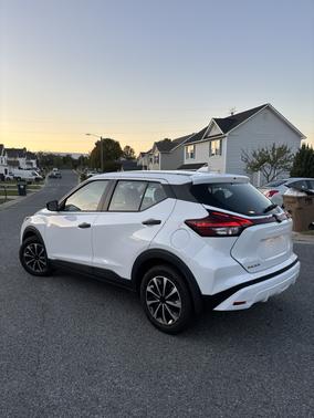 White 2022 Nissan Kicks S