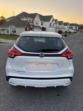 White 2022 Nissan Kicks S