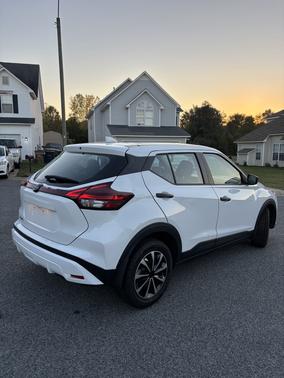 White 2022 Nissan Kicks S