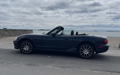 2000 Mazda MX-5 Miata Base