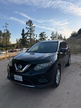 Black 2014 Nissan Rogue SV