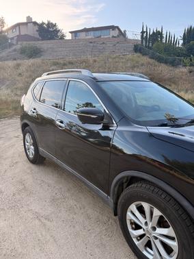Black 2014 Nissan Rogue SV