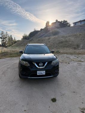 Black 2014 Nissan Rogue SV