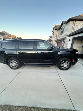 2023 Jeep Wagoneer Base