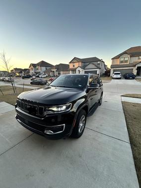 2023 Jeep Wagoneer Base