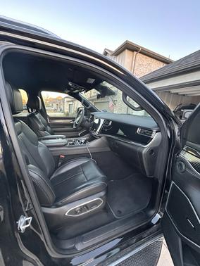 2023 Jeep Wagoneer Base