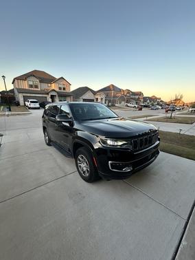 2023 Jeep Wagoneer Base
