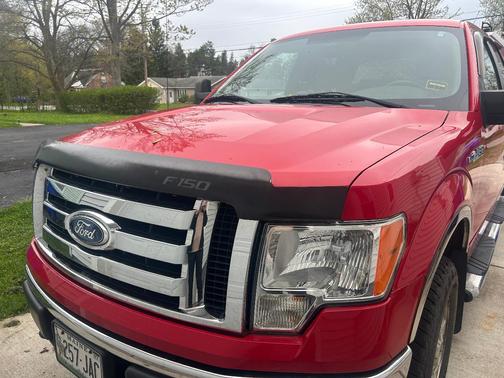Red 2009 Ford F-150 XLT SuperCrew