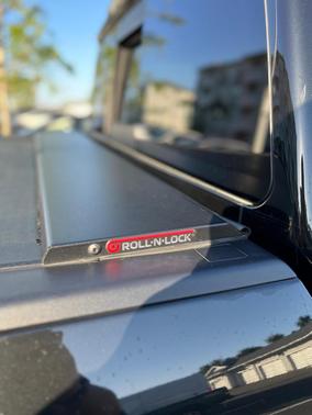 Black 2018 Nissan Titan SV