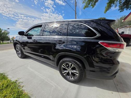 Black 2016 Toyota Highlander XLE