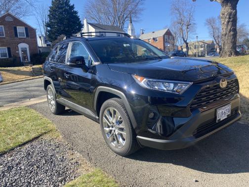 Photo 1 of 6 of 2020 Toyota RAV4 XLE Premium