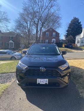 Photo 2 of 6 of 2020 Toyota RAV4 XLE Premium