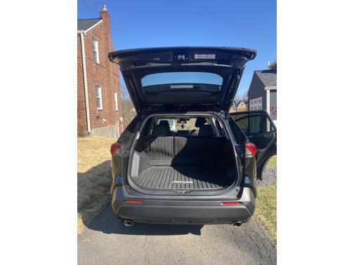 Photo 5 of 6 of 2020 Toyota RAV4 XLE Premium